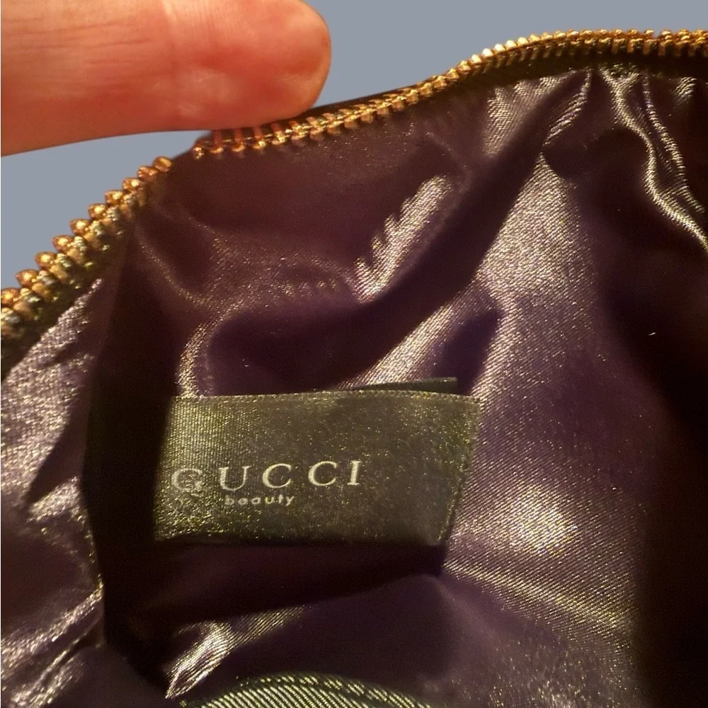 GWP Gucci Black Velvet Crossbody Bag with Gold Chain - Picture 8 of 9